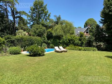 MUY LINDA CASA EN VENTA EN LOMAS DE SAN ISIDRO, EXCELENTE ENTORNO