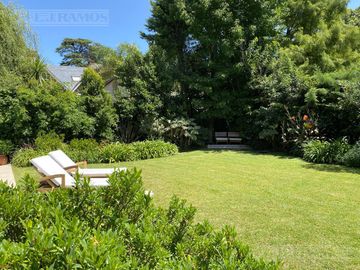 MUY LINDA CASA EN VENTA EN LOMAS DE SAN ISIDRO, EXCELENTE ENTORNO