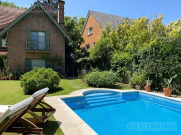 MUY LINDA CASA EN VENTA EN LOMAS DE SAN ISIDRO, EXCELENTE ENTORNO
