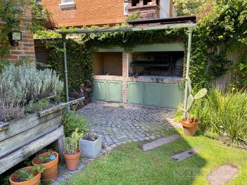 MUY LINDA CASA EN VENTA EN LOMAS DE SAN ISIDRO, EXCELENTE ENTORNO
