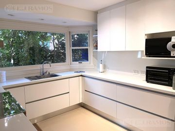 MUY LINDA CASA EN VENTA EN LOMAS DE SAN ISIDRO, EXCELENTE ENTORNO