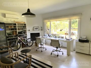 MUY LINDA CASA EN VENTA EN LOMAS DE SAN ISIDRO, EXCELENTE ENTORNO