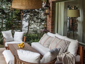 MUY LINDA CASA EN VENTA EN LOMAS DE SAN ISIDRO, EXCELENTE ENTORNO