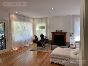 MUY LINDA CASA EN VENTA EN LOMAS DE SAN ISIDRO, EXCELENTE ENTORNO