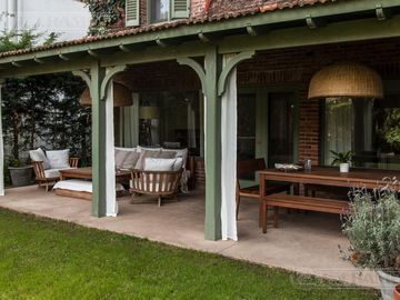 MUY LINDA CASA EN VENTA EN LOMAS DE SAN ISIDRO, EXCELENTE ENTORNO