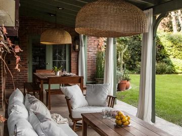 MUY LINDA CASA EN VENTA EN LOMAS DE SAN ISIDRO, EXCELENTE ENTORNO
