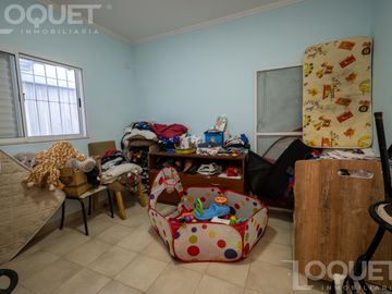 Departamento, galpón y local comercial en zona comercial