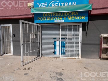 Departamento, galpón y local comercial en zona comercial