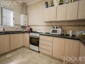 Departamento, galpón y local comercial en zona comercial