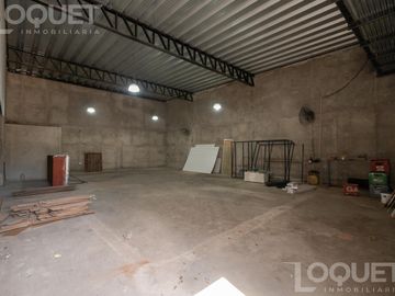 Departamento, galpón y local comercial en zona comercial
