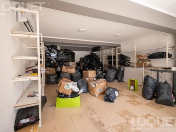 Departamento, galpón y local comercial en zona comercial