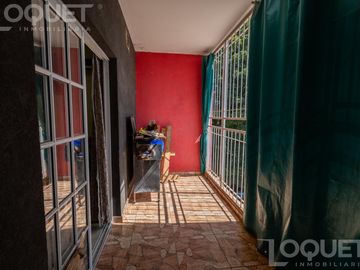 Departamento, galpón y local comercial en zona comercial