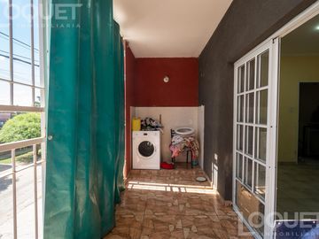 Departamento, galpón y local comercial en zona comercial