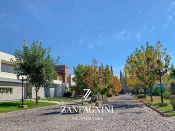 VENTA. ESPECTACULAR Casa en Barrio del PILAR - Guaymallen