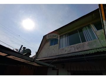 AMPLIO TERRENO CON 3 CASAS, METRO LOS QUILLAYES