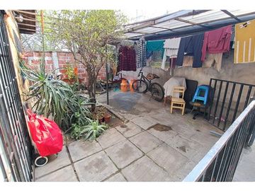 AMPLIO TERRENO CON 3 CASAS, METRO LOS QUILLAYES