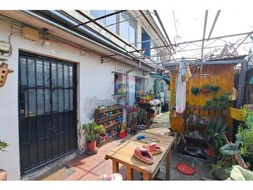 AMPLIO TERRENO CON 3 CASAS, METRO LOS QUILLAYES