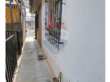 AMPLIO TERRENO CON 3 CASAS, METRO LOS QUILLAYES