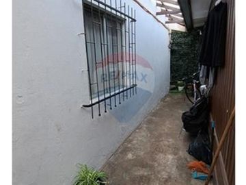 AMPLIO TERRENO CON 3 CASAS, METRO LOS QUILLAYES