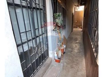 AMPLIO TERRENO CON 3 CASAS, METRO LOS QUILLAYES