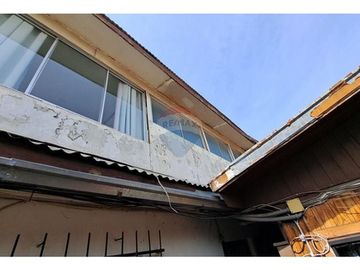 AMPLIO TERRENO CON 3 CASAS, METRO LOS QUILLAYES