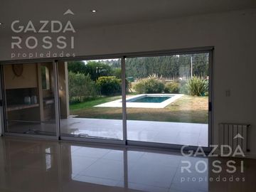 Excelente casa en venta con renta en Don Joaquín, Canning