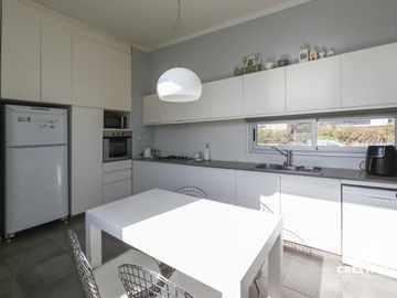 Venta Casa 4 dormitorios Puerto Roldán