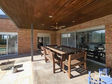 Venta Casa 4 dormitorios Puerto Roldán