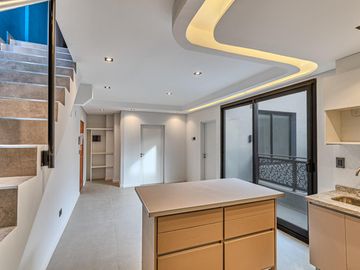 Venta departamento 3 ambientes en dúplex con terraza y parrilla en Parque Avellaneda