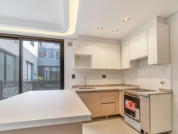 Venta departamento 3 ambientes en dúplex con terraza y parrilla en Parque Avellaneda