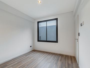 Venta departamento 3 ambientes en dúplex con terraza y parrilla en Parque Avellaneda