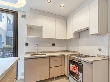 Venta departamento 3 ambientes en dúplex con terraza y parrilla en Parque Avellaneda