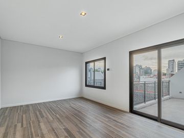 Venta departamento 3 ambientes en dúplex con terraza y parrilla en Parque Avellaneda