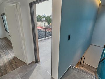 Venta departamento 3 ambientes en dúplex con terraza y parrilla en Parque Avellaneda