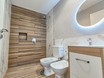 Venta departamento 3 ambientes en dúplex con terraza y parrilla en Parque Avellaneda