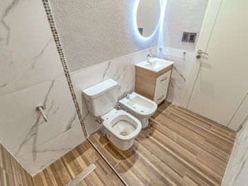 Venta departamento 3 ambientes en dúplex con terraza y parrilla en Parque Avellaneda
