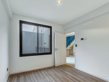 Venta departamento 3 ambientes en dúplex con terraza y parrilla en Parque Avellaneda