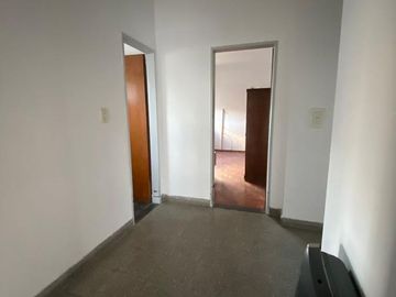 Venta de ph de 3 ambientes con balcón, patio y terraza en Wilde
