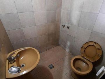 VENTA DE CASA 7 AMBIENTES EN REMEDIOS DE ESCALADA