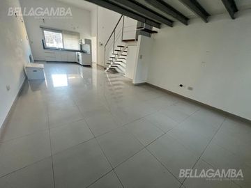 Departamento en 3 ambientes con balcón terraza.