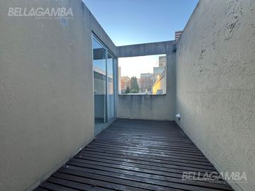 Departamento en 3 ambientes con balcón terraza.