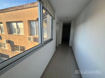 Departamento en 3 ambientes con balcón terraza.