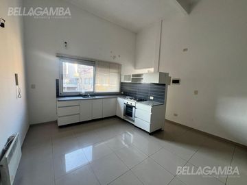 Departamento en 3 ambientes con balcón terraza.