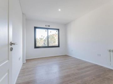 En Venta | APTA CREDITO | Oportunidad - Hermosa Propiedad a Estrenar en Moreno Sur con 3 Dormitorios, Pileta, Parque, Parrilla y 2 Cocheras