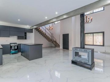 En Venta | APTA CREDITO | Oportunidad - Hermosa Propiedad a Estrenar en Moreno Sur con 3 Dormitorios, Pileta, Parque, Parrilla y 2 Cocheras