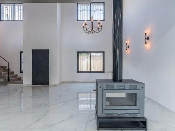 En Venta | APTA CREDITO | Oportunidad - Hermosa Propiedad a Estrenar en Moreno Sur con 3 Dormitorios, Pileta, Parque, Parrilla y 2 Cocheras