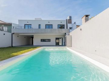 En Venta | APTA CREDITO | Oportunidad - Hermosa Propiedad a Estrenar en Moreno Sur con 3 Dormitorios, Pileta, Parque, Parrilla y 2 Cocheras