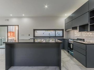 En Venta | APTA CREDITO | Oportunidad - Hermosa Propiedad a Estrenar en Moreno Sur con 3 Dormitorios, Pileta, Parque, Parrilla y 2 Cocheras