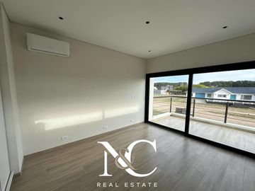 Casa en venta en Costa Esmeralda fondo libre