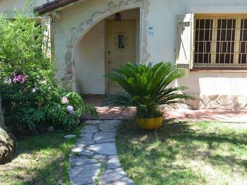 CASA MULTIFAMILIAR C/ 400M2 DE LOTE EN VENTA - JOSE LEON SUAREZ